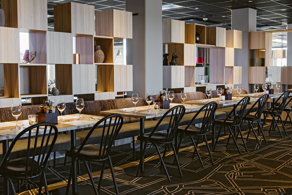 Copyright: : Jimmy Eriksson, Kocksgatan 17K, 116 24 Stockholm, 070-373 44 29, info@jimmyeriksson.se Scandic Elmia, restaurant